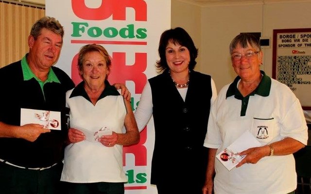 Wenners van ons OK Foods geborgde rolbaldag. Vlnr: Chris-topher Malec, Sonia Chambers, Petra van Rensburg (borg) en Betsie Schreuder (skipper).